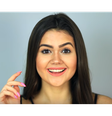 Youtubers ensinam os seus seguidores a se virarem em pequenas situações do dia a dia com truques de beleza  Foto: Reprodução, Youtube / PureBreak