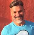Flagra de beijo em outro homem fez galã se assumir gay aos 48 anos  Foto: Instagram / Divulgação