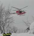 Equipes de resgate trabalham no local da avalanche que atingiu um hotel na Itália.  Foto: EFE