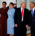 Obama e sua mulher, Michelle, recebem Trump e Malania na Casa Branca  Foto: Reuters