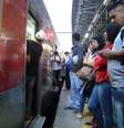 Movimentação de passageiros na estação Francisco Morato da CPTM, em Francisco Morato (SP), na manhã desta terça-feira (24).  Foto: Ricardo Guimarães/Futura Press