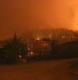 Pelo menos mil imóveis foram arrasados pelo fogo entre a noite da quarta-feira e esta madrugada na cidade de Santa Olga.  Foto: Reuters