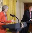 A primeira-ministra britânica, Theresa May, e o presidente dos Estados Unidos, Donald Trump, em entrevista coletiva após reunião bilateral  Foto: Agência Brasil