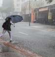 Chuva forte causa alagamento na Avenida Nove de Julho, em São Paulo (SP), na tarde desta quinta-feira (26).  Foto: Rogerio de Santis/Futura Press
