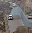 Agentes de fronteira atuam ao longo da cerca que divide a Califórnia do México  Foto: Getty Images