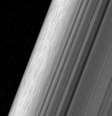 Detalhe de um fragmento do anel B.   Foto: NASA/JPL-Caltech/Space Science Institute