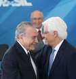 Michel  Temer  cumprimenta Moreira  Franco, novo secretário-geral  da  Presidência   Foto: Agência Brasil