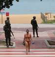 Mulher deixa a praia no litoral de Vitória cuja a segurança é feita por homens do Exército.  Foto: Reuters