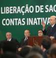 Henrique Meirelles participa de anúncio do calendário de saque das contas inativas do FGTS  Foto: Agência Brasil