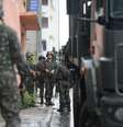 Soldados do Exército fazem a segurança das ruas em Vila Velha, região metropolitana de Vitória.  Foto: Tânia Rêgo/Agência Brasil