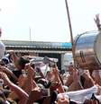 Vascaínos recebem Luís Fabiano com festa  Foto: Vasco da Gama / Divulgação