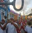 A Troça Carnavalesca Mista Cariri Olindense, agremiação de 96 anos de idade, levou sua chave da cidade de Olinda   Foto: Agência Brasil
