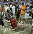Pelo menos oito pessoas ficaram feridas, dois com gravidade, após serem esmagadas por um carro alegórico do Paraíso do Tuiuti, escola que abriu o primeiro dia de desfiles do Carnaval do Rio.  Foto: EFE