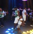 Lázaro Ramos dança com o filho João Vicente  Foto: Dilson Silva / AgNews
