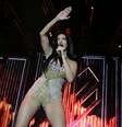 Simaria aposta na sensualidade com macaquinho brilhante   Foto: Thiago Duran / AgNews