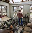 Casa ficou totalmente destruída com a passagem de tornado e Illinois, nos Estados Unidos  Foto: EFE