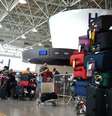 Com as novas regras, as companhias aéreas não terão mais que oferecer obrigatoriamente uma franquia de bagagens aos passageiros  Foto: Tânia Rêgo/Arquivo/Agência Brasil