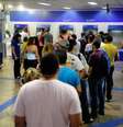 Agência da Caixa no Rio tem fila para o saque do FGTS de contas inativas -   Foto: Agência Brasil