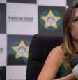 A delegada Daniela Terra disse que as investigações continuarão para investigar se alguma das crianças e adolescentes que aparecem nos vídeos são brasileiras ou do Rio  Foto: Agência Brasil