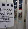 Estação Palmeiras-Barra Funda do Metrô, Linha 3-Vermelha, em São Paulo (SP), amanhece fechada nesta quarta-feira (15), durante paralisação dos metroviários que aderiram ao Dia Nacional de Mobilização contra a reforma da previdência e reforma trabalhista.  Foto: Nivaldo Lima/Futura Press