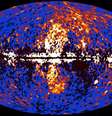 As bolhas de Fermi (no centro da imagem) se formaram a partir do gás emanado do buraco negro e têm uma massa equivalente a dois milhões de sóis  Foto: NASA/DOE/Fermi LAT/D. Finkbeiner et al. / BBC News Brasil