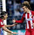 Jogadores do Atlético de Madrid, Antoine Griezmann (d) e Filipe Luis comemoram segundo gol da equipe.  Foto: EFE