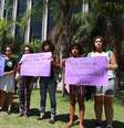  Familiares da menina Maria Eduarda, morta no último dia 30, realizam protesto em frente à Prefeitura do Rio de Janeiro (RJ), na manhã desta segunda-feira (3). A menina de 13 anos foi baleada enquanto fazia aula de educação física em uma escola pública de Costa Barros, na Zona Norte do Rio.  Foto: José Lucena/Futura Press