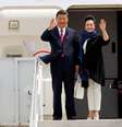 O presidente da China, Xi Jinping, e sua mulher, Peng Liyuan, chegaram aos Estados Unidos nesta quinta, 6 de abril  Foto: Reuters