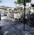 Ônibus incendiado Barra do Ceará, em Fortaleza (CE), nessa quarta-feira (19).  Foto: Helene Santos/Diário do Nordeste/Futura Press
