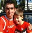 Fernando Sierra foi buscar Felipe na escola na quinta-feira; no sábado, os dois foram encontrados sem vida a 150 km de Montevidéu, capital do país  Foto: Campanha de buscas / Facebook / BBC News Brasil