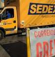 Centro de Tratamento de Encomendas dos Correios em Benfica, zona norte da cidade, durante a greve decretada após assembléia geral dos trabalhadores ()  Foto: Agência Brasil