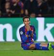 Neymar tenta fazer malabarismo com a bola e leva tombo  Foto: Michael Regan  / Getty Images