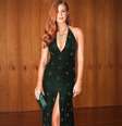 Marina Ruy Barbosa apostou em um vestido com fenda para o baile da amfAR, em São Paulo, na última quinta-feira, 27 de abril de 2017  Foto: Divulgação, Instagram / PurePeople