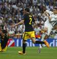 Cristiano Ronaldo chuta para marcar seu segundo gol  Foto: Reuters
