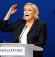 Marine Le Pen durante discurso em sua campanha pelo segundo turno das eleições francesas  Foto: Reuters
