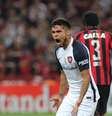 Paulo Díaz, jogador do San Lorenzo, comemora seu gol  Foto: Gazeta Press