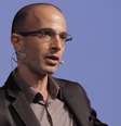 O israelense Yuval Harari investiga a relação entre história e biologia, as diferenças essenciais entre o ser humano e outros animais e o rumo da história humana  Foto: Divulgação / BBC News Brasil
