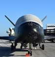 O avião experimental americano X-37B pousou nesta segunda-feira no Centro Espacial Kennedy, na Flórida, depois de uma missão secreta de quase dois anos.  Foto: BBC