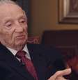 Ben Ferencz, de 97 anos, diz que 'ainda não aprendemos que não podemos matar uma ideologia com uma arma'.  Foto: BBC