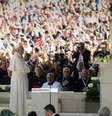 Papa Francisco participa no Santuário de Fátima, em Portugal, para celebrar o centenário das aparições da Virgem Maria no local   Foto: Agência Brasil