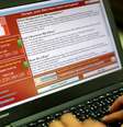 Programa mostra exemplo de ransomware em um notebook.  Foto: EFE