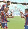 Jogadores do Bahia comemoram gol marcado por Tiago na estreia do Brasileiro  Foto: Walmir Cirne/Coofiav / Gazeta Press