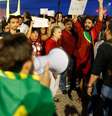 Manifestantes de diferentes espectros ideológicos se uniram para pedir a saída do presidente Michel Temer e a realização de eleições diretas  Foto: Getty Images / BBC News Brasil
