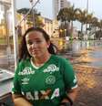 "As pessoas aqui andam de cabeça baixa. A dor está presente. Antes, os jovens passavam de carro exibindo suas caixas de som, a música invadia os quarteirões. Até isso mudou", relata a frentista Daiane Alves  Foto: Silvio Barsetti / Especial para Terra