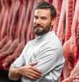 Açougueiro com conhecimento aprofundado em carnes e criação de animais é uma das profissões modernas  Foto: iStock