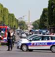 Policiais isolaram a Champs Elysees após incidente  Foto: Reuters