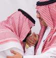 Transferência de poder: Mohammed bin Salman (esq.) beija a mão de ex-principe herdeiro saudita Mohammed bin Nayef  Foto: Deutsche Welle