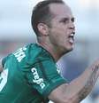 Guerra fez os dois gols da vitória de 2 a 1 do Palmeiras sobre a Ponte Preta, em Campinas  Foto: Cesar Greco/Agência Palmeiras