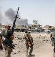 Militares iraquianos durante batalha contra membros do Estado Islâmico  Foto: Reuters