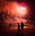 Moradores assistem show de fogos de artifício em celebração do Dia da Independência, em Connecticut, nos Estados Unidos. 01/07/2017  REUTERS/Adrees Latif  Foto: Reuters